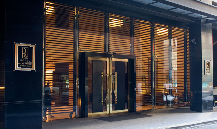 מלון בואנוס איירס Regal Pacific Puerto Madero מראה חיצוני תמונה Entrance to the hotel