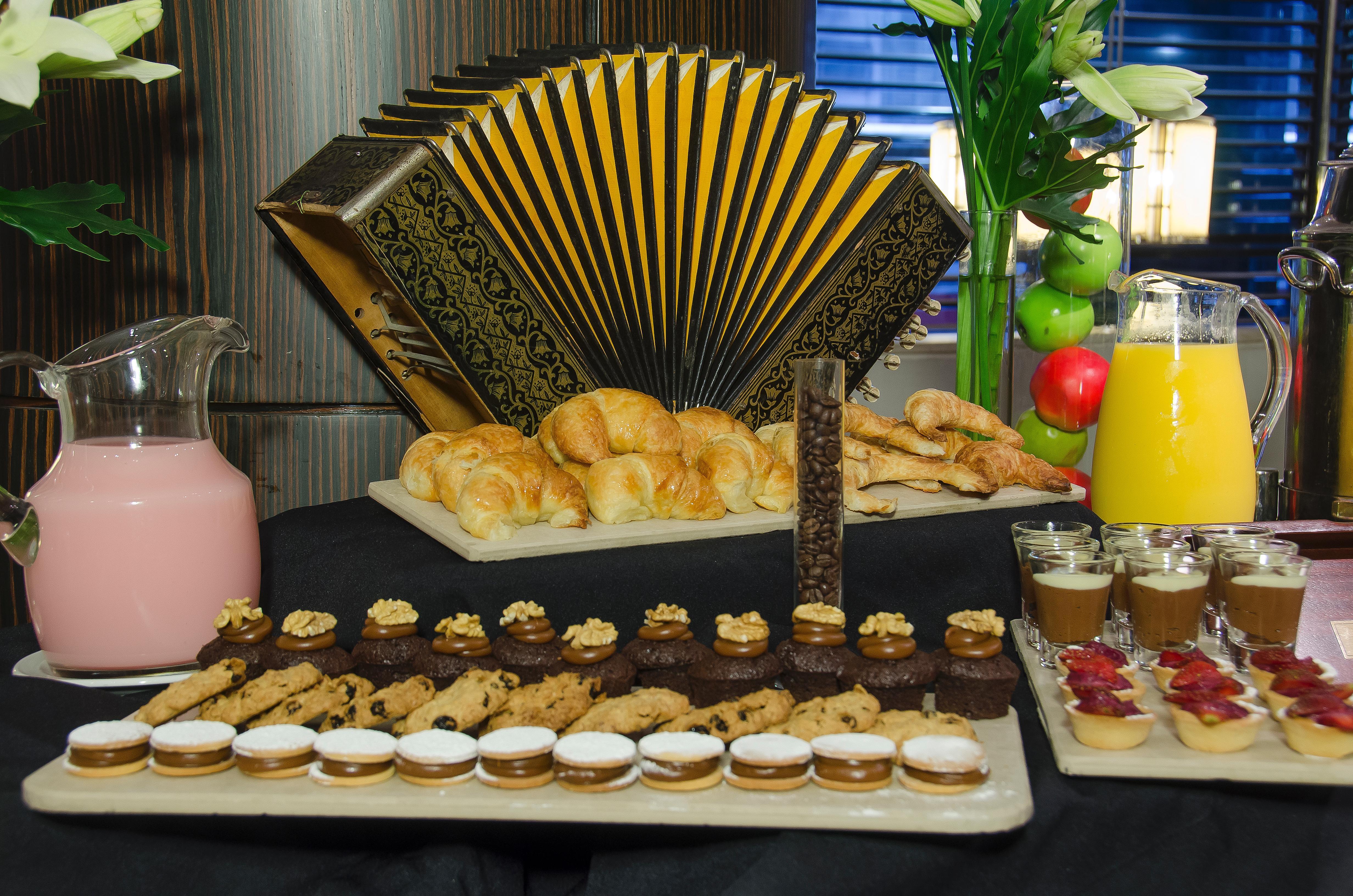 מלון בואנוס איירס Regal Pacific Puerto Madero מראה חיצוני תמונה A typical coffee table