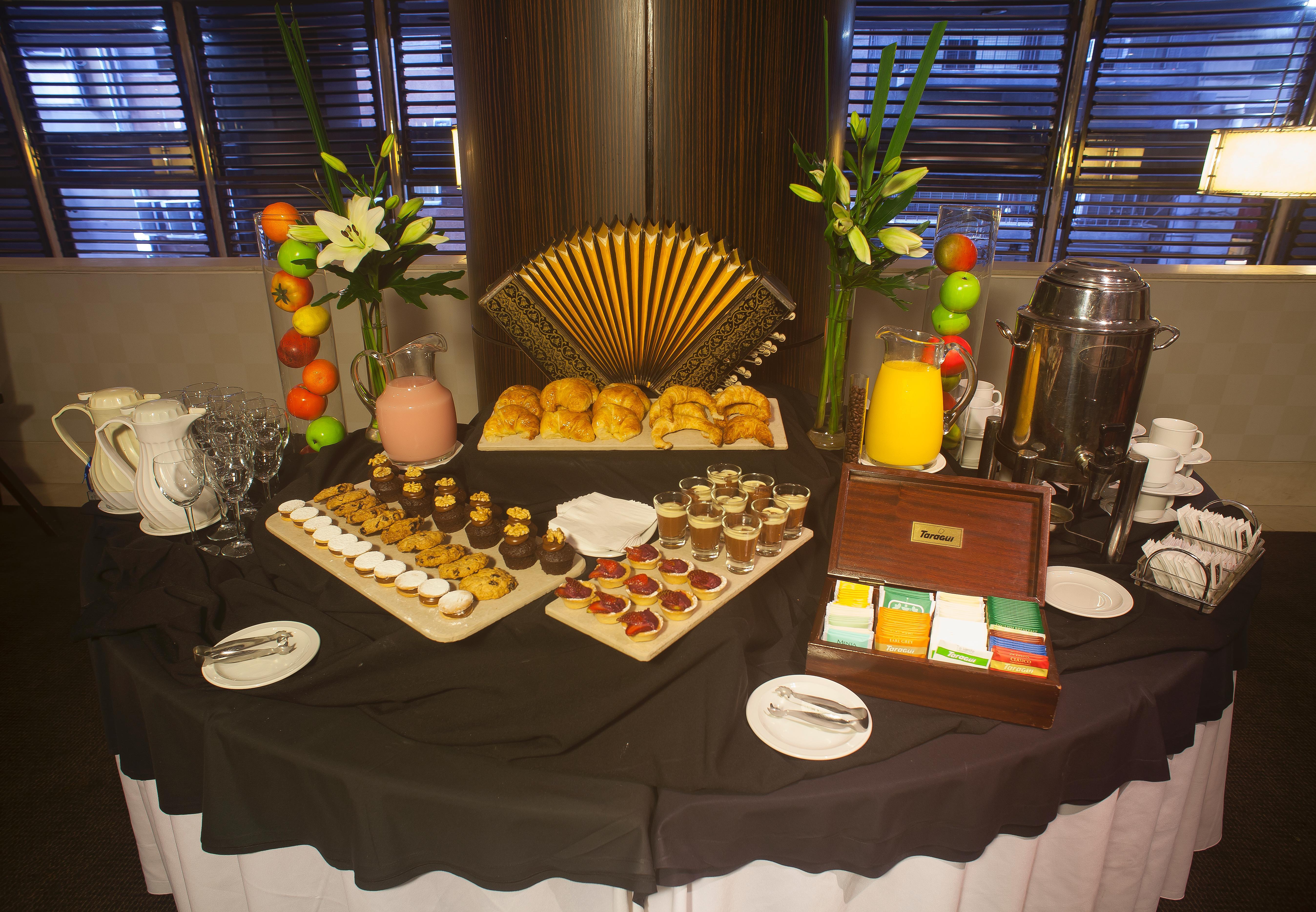 מלון בואנוס איירס Regal Pacific Puerto Madero מראה חיצוני תמונה A tea table