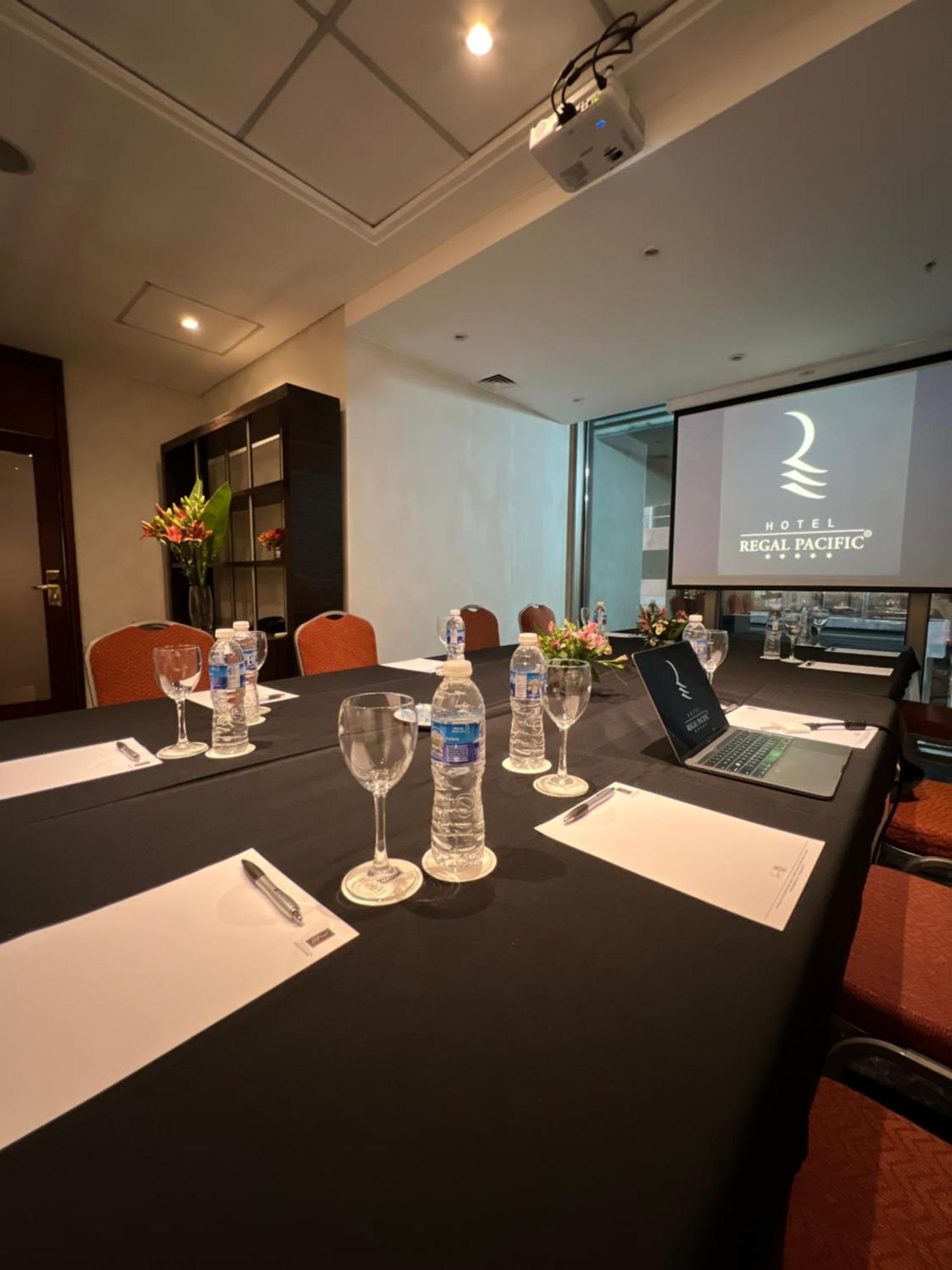 מלון בואנוס איירס Regal Pacific Puerto Madero מראה חיצוני תמונה Legal Pacific's meeting room