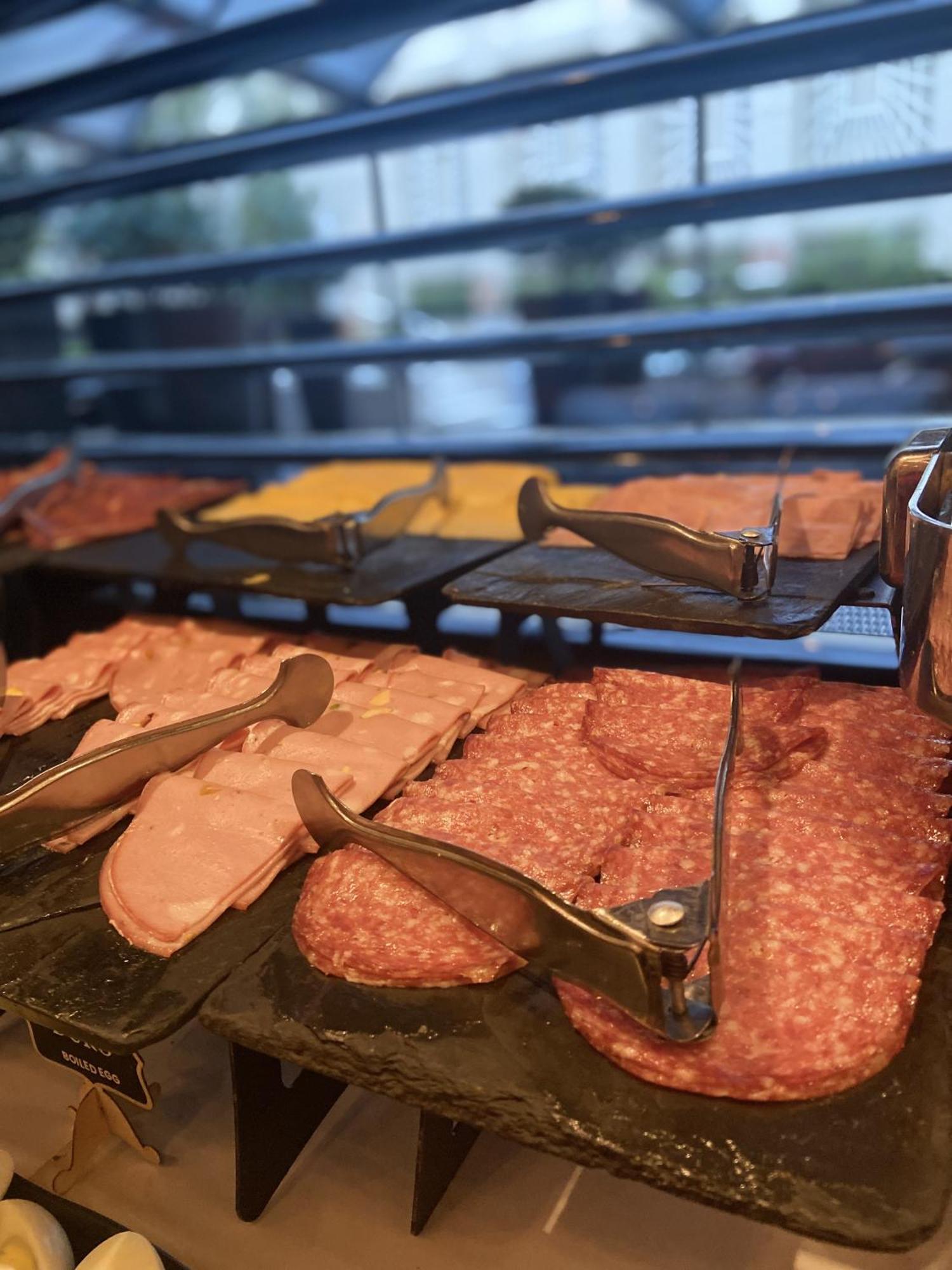מלון בואנוס איירס Regal Pacific Puerto Madero מראה חיצוני תמונה A deli slicer in action