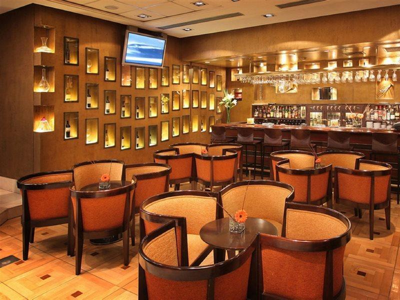 מלון בואנוס איירס Regal Pacific Puerto Madero מראה חיצוני תמונה The bar at the Hong Kong International Financial Centre lounge