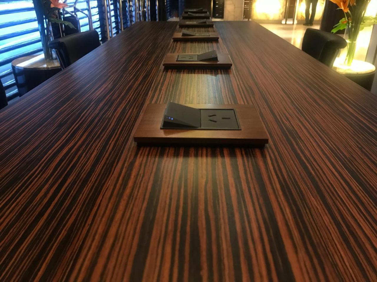 מלון בואנוס איירס Regal Pacific Puerto Madero מראה חיצוני תמונה A table made of ebony wood